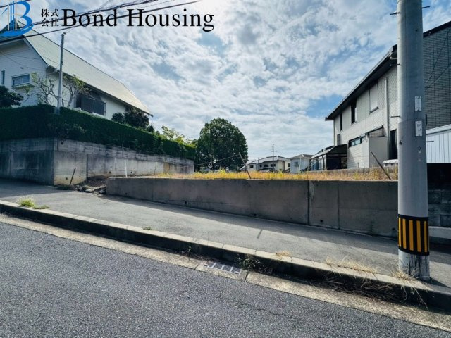 神戸市垂水区つつじが丘７丁目の新築一戸建の前面道路含む現地写真
