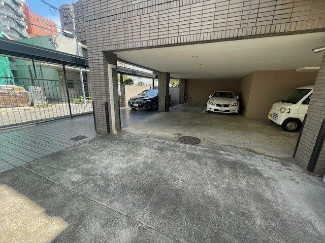 藤和春日ホームズの駐車場