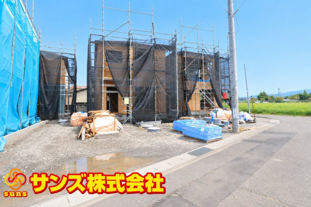 郡山市田村町徳定字塚ノ越　　２号棟　　御代田小学校、守山中学区の外観|南西側から見た駐車場を含む外観♪