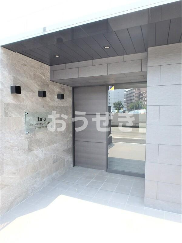 Ｌｅ´ａ横濱西口弐番館のエントランス