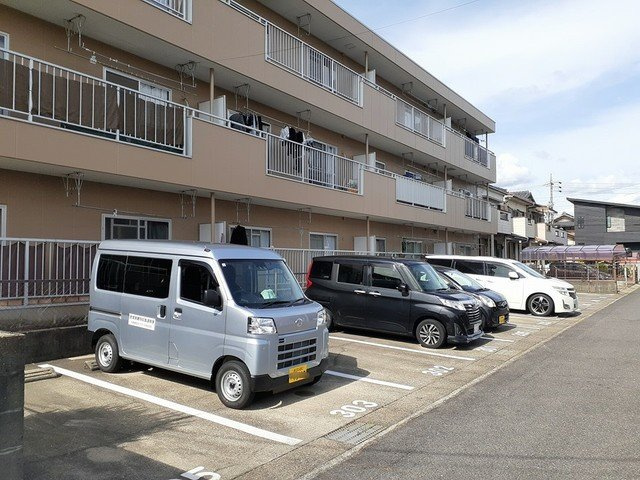 サンパレス鈴木の駐車場|駐車場完備です