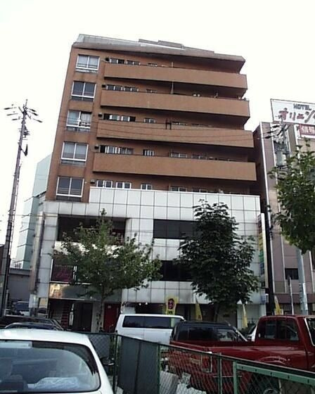 大鐘ビル　店舗の外観
