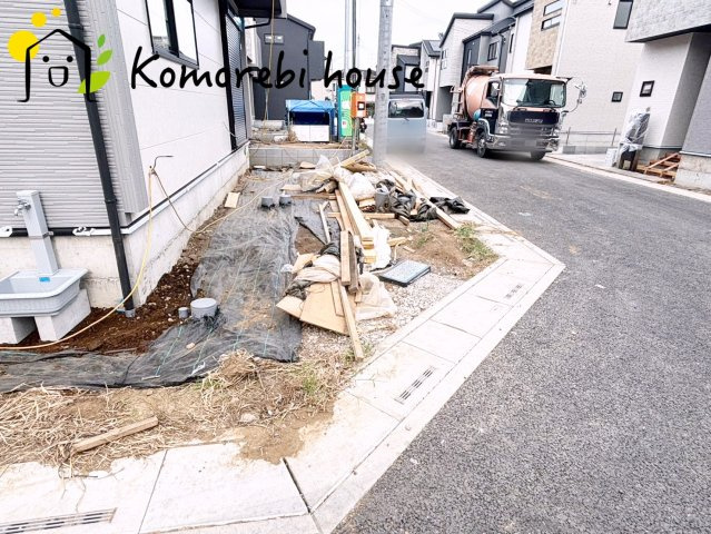 さいたま市見沼区南中野　ガーデンパーク　3期　新築一戸建て　ブルーミングガーデン　08の駐車場|10/23撮影