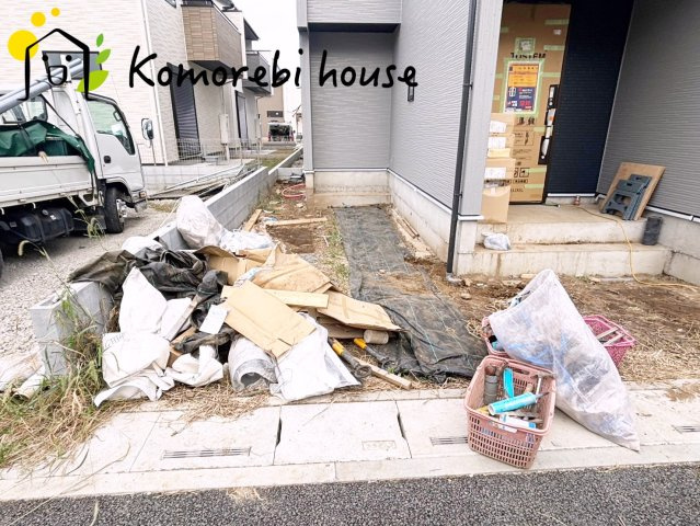 さいたま市見沼区南中野　ガーデンパーク　3期　新築一戸建て　ブルーミングガーデン　08の駐車場|10/23撮影