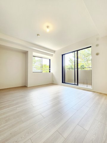 ステイツ逆瀬川・宝梅の洋室