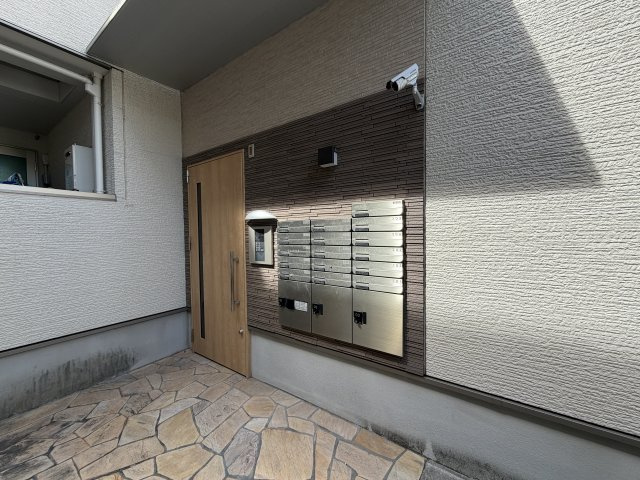 フジパレス遠里小野Ⅴ番館のエントランス