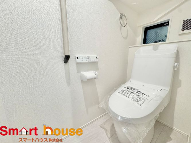 座間市立野台10期２棟のトイレ|節水型でエコなトイレには今では当たり前のウォシュレット付き。換気機能も着いているので常に快適ですね♪