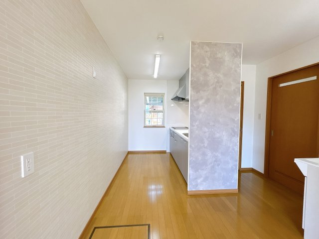 北見市東相内町１６４番地２１　中古売家のキッチン|【リフォーム済み】キッチン別アングル