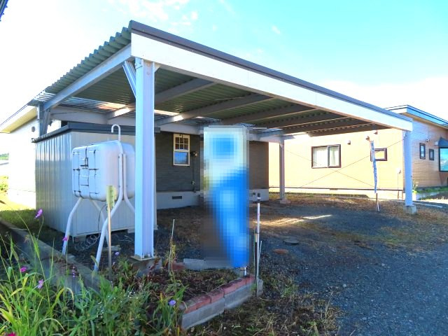 北見市東相内町１６４番地２１　中古売家の駐車場|【現況】カーポート付駐車場です。現状３台駐車可能です。