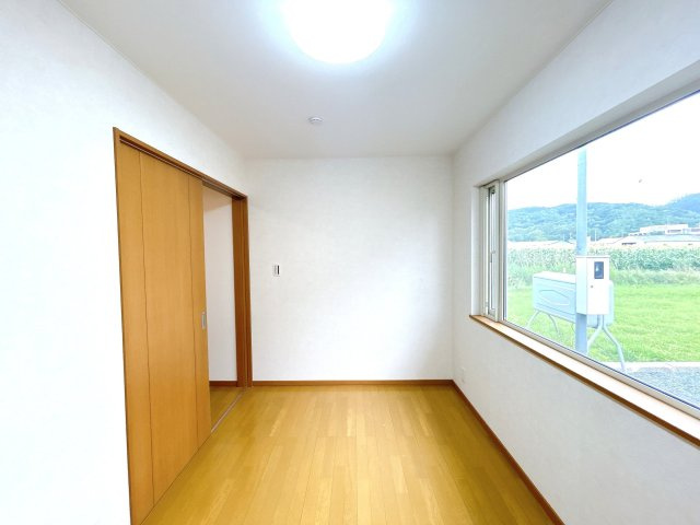 北見市東相内町１６４番地２１　中古売家の洋室|【リフォーム済み】北側洋室別アングル