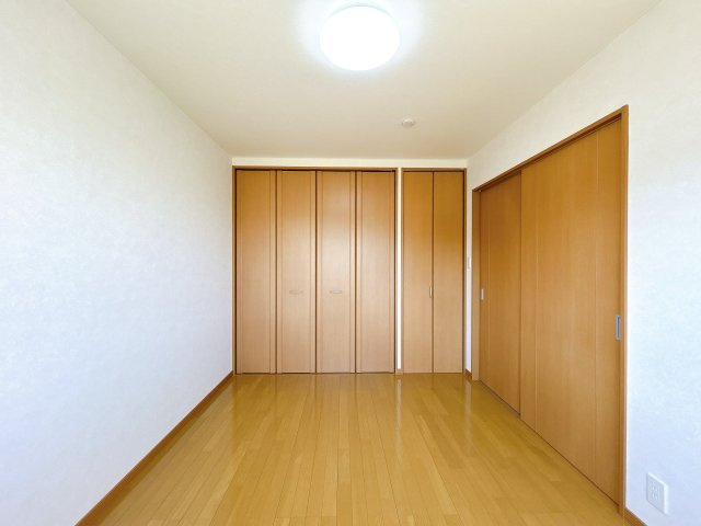 北見市東相内町１６４番地２１　中古売家の洋室|【リフォーム済み】南側洋室別アングル