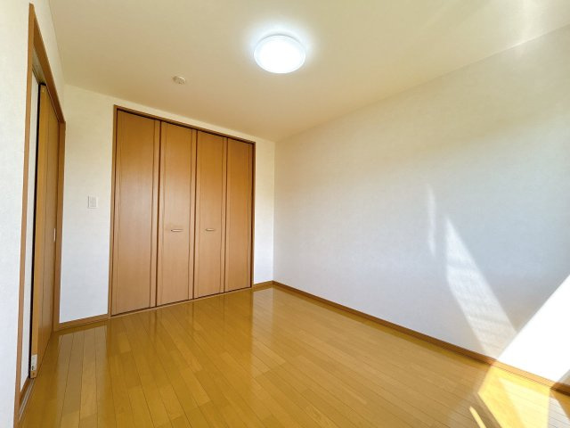 北見市東相内町１６４番地２１　中古売家の洋室|【リフォーム済み】東側洋室別アングル