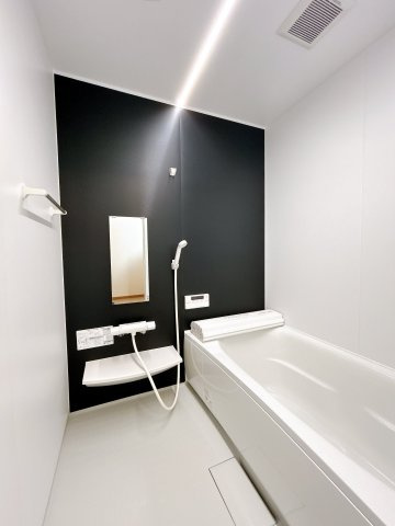 北見市東相内町１６４番地２１　中古売家の浴室|【リフォーム済み】お風呂はPanasonic製の新品１坪タイプのユニットバスに交換致しました。広い浴槽では足を伸ばしてゆっくりくつろぐことができ、一日の疲れも癒えますね。