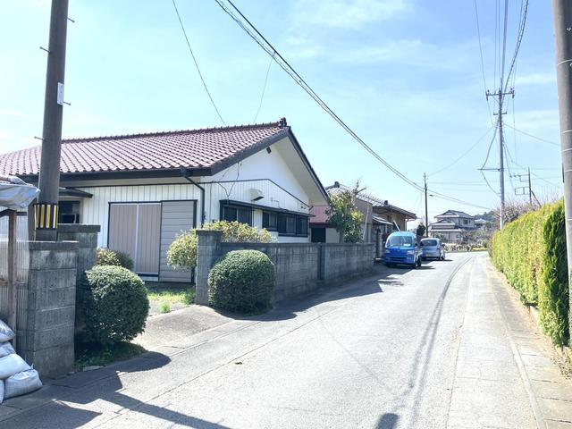 鶴ヶ島市太田ヶ谷　中古売戸建の前面道路含む現地写真