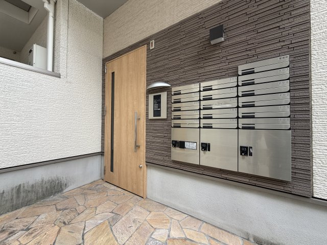 フジパレス遠里小野Ⅴ番館のエントランス