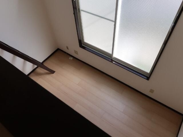 横浜市西区東ケ丘のアパートの寝室