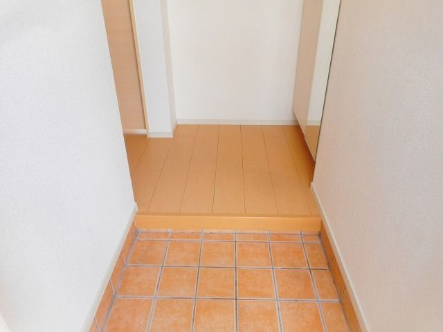 ノーブル港西　Ⅰの玄関