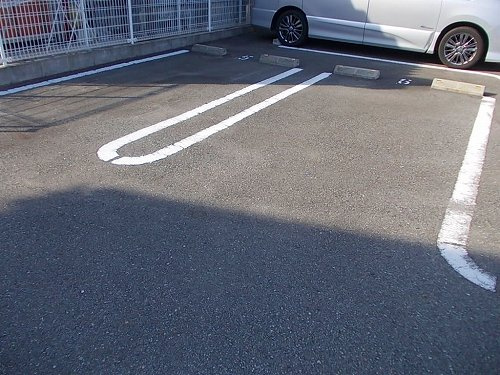フラン・ブリーズの駐車場