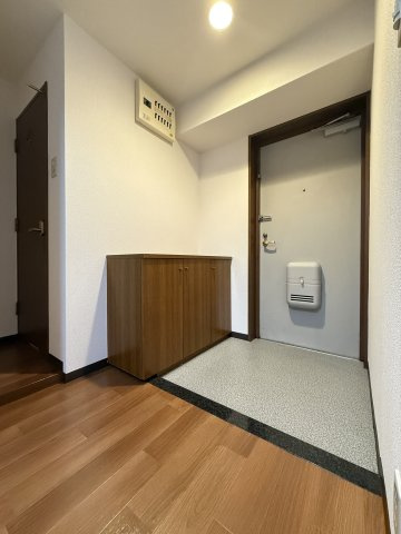 ネオロイヤルハイツあびこの玄関