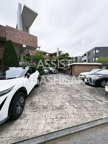 サンスプリングス三鷹の駐車場