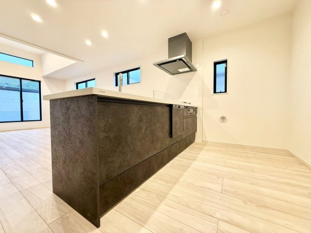 世田谷区北烏山1丁目　新築戸建　全2棟のキッチン|2026.10.25撮影

現地ご見学希望・資料請求などお気軽にお問い合わせ下さい！
03-5990-5201