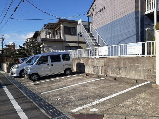 パークサイド泉の駐車場|駐車場があります