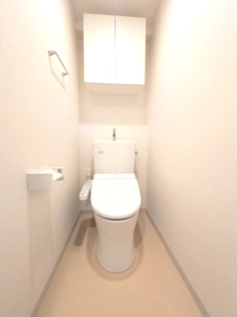 【トイレ】 | リージア経堂イーストプレイス | ※同タイプの別のお部屋の写真です。
綺麗なトイレ