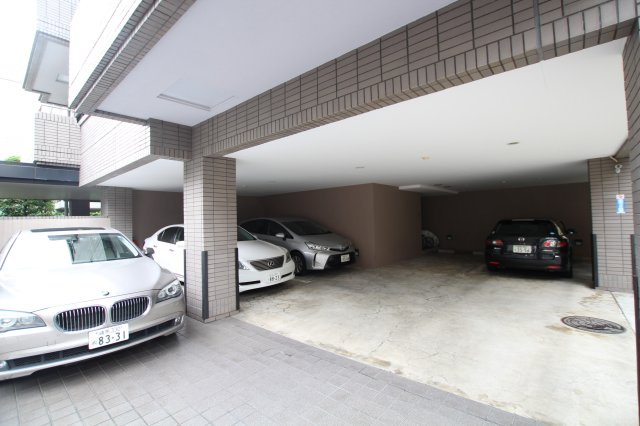 【駐車場】