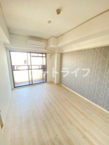 大阪市東淀川区菅原７丁目の賃貸マンションの居間・リビング