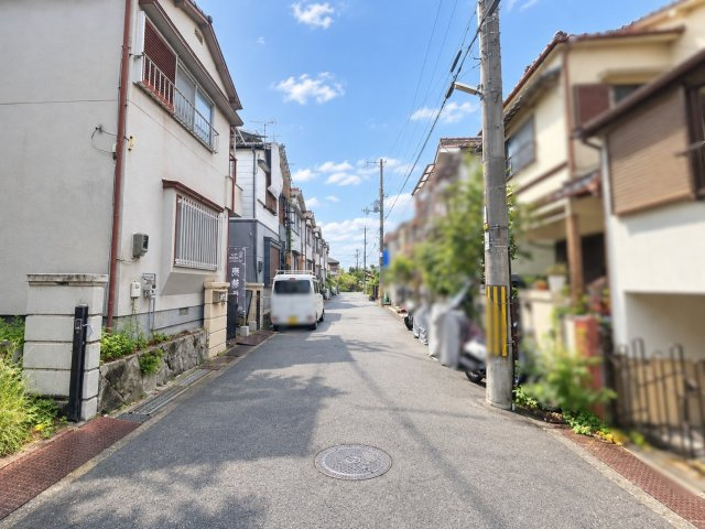 八幡小松の前面道路含む現地写真
