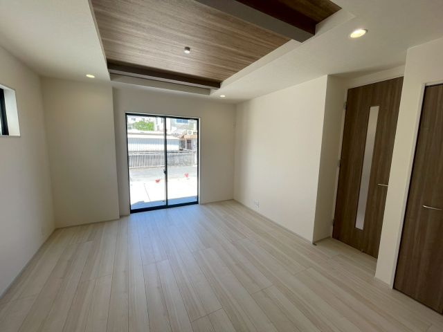 うるま市勝連内間の洋室|※建築中の為参考写真を使用しています。