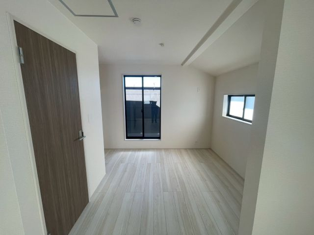 うるま市勝連内間の洋室|※建築中の為参考写真を使用しています。