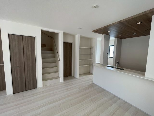 うるま市勝連内間の居間・リビング|※建築中の為参考写真を使用しています。