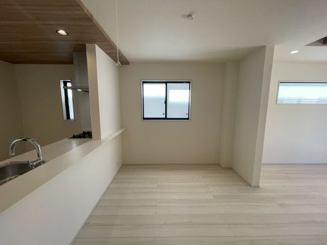 うるま市勝連内間の居間・リビング|※建築中の為参考写真を使用しています。