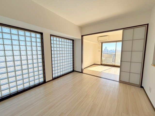 アーバンフラッツ西中島の洋室