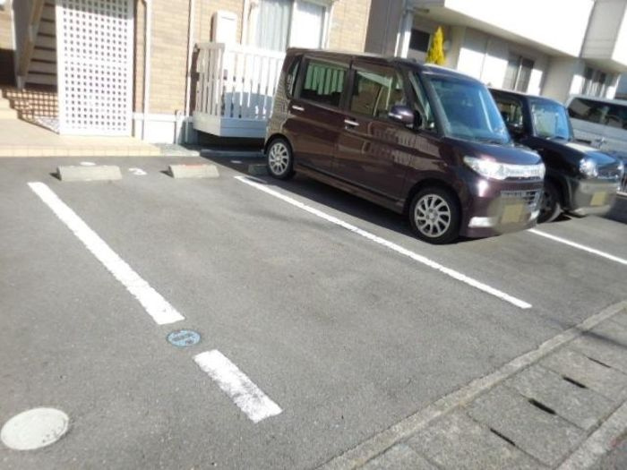 デルニエⅥの駐車場