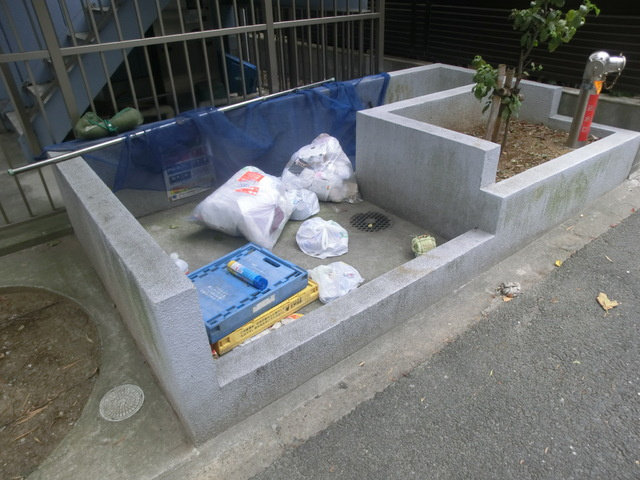 リトルズ篠崎のその他共用部分|敷地内ゴミ置き場。