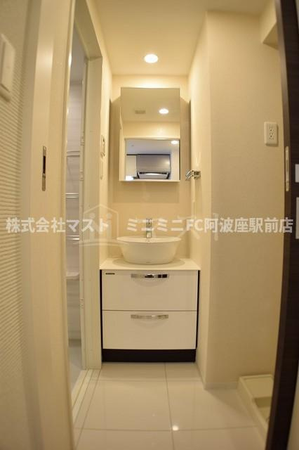 ファーストステージ京町堀レジデンスの洗面所|オシャレな洗面台