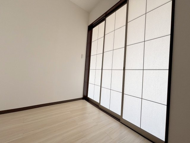 アーバンフラッツ西中島の洋室