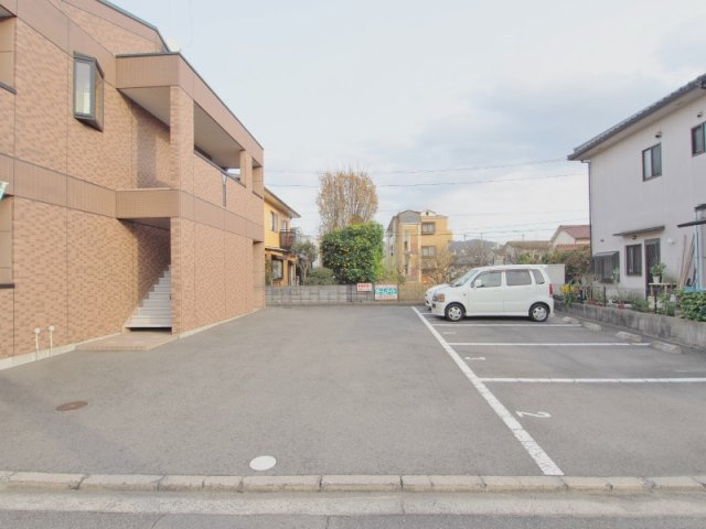 シェルル大町の駐車場