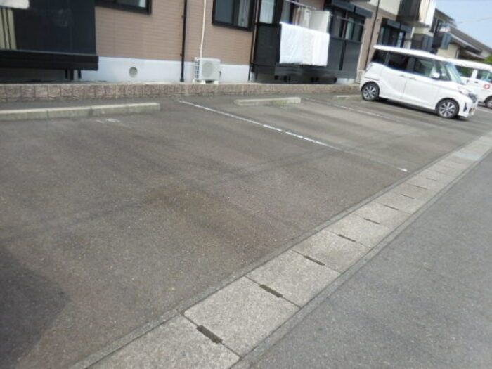 コートスバル　Ｂの駐車場