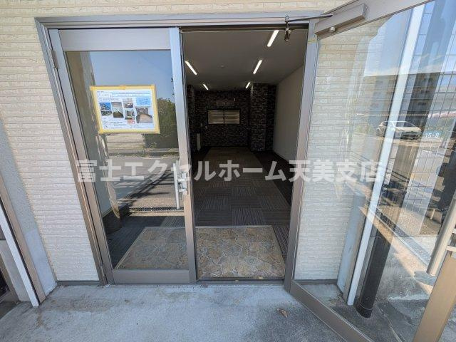 エイト富田林のエントランス