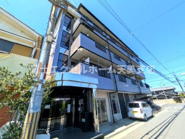 エイト富田林の外観