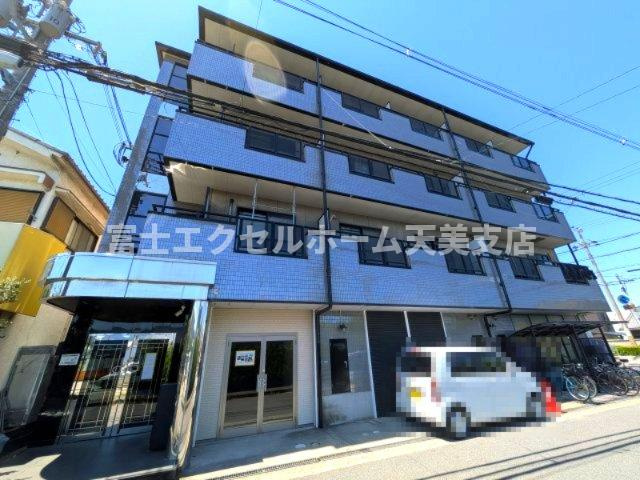 エイト富田林の外観