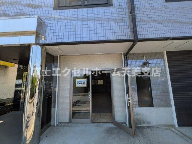 エイト富田林のエントランス