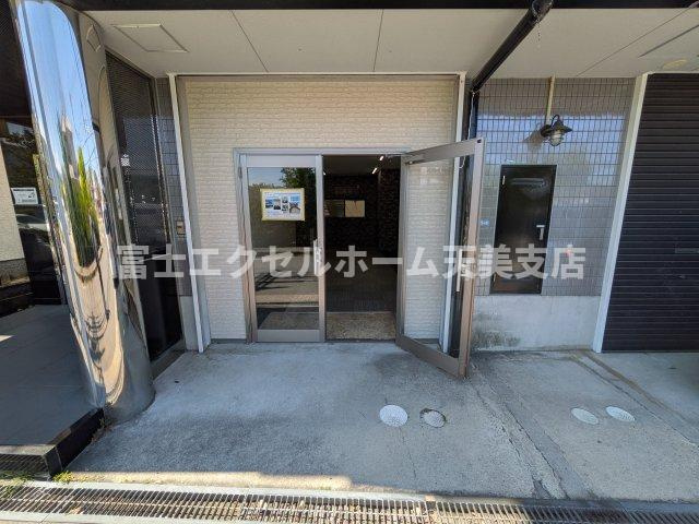 エイト富田林のエントランス