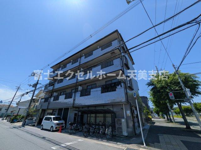 エイト富田林の外観
