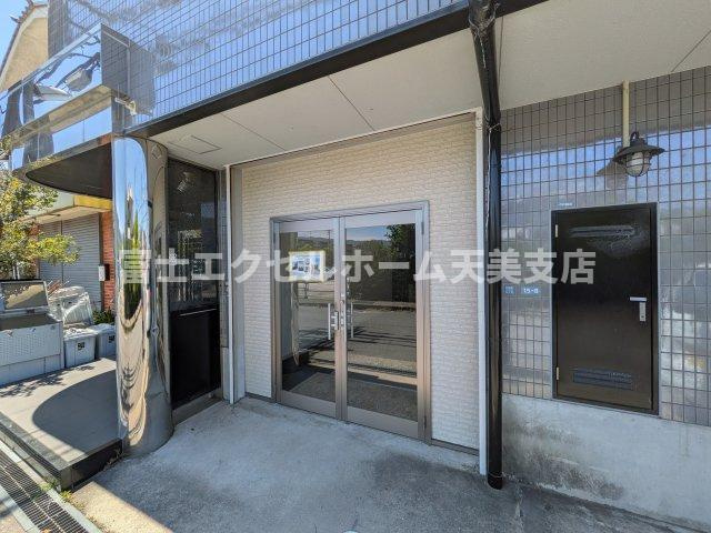 エイト富田林のエントランス