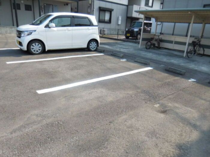 コージーコートの駐車場