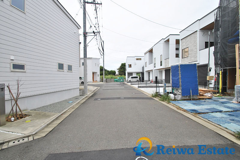 新築戸建　茅ヶ崎市中島の前面道路含む現地写真